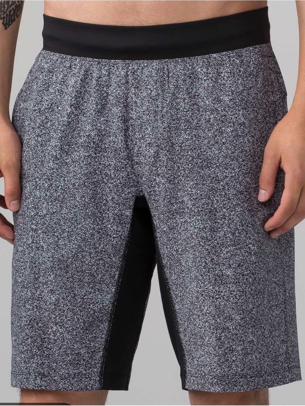Lululemon T.H.E. Short *Linerless 11"
Pinweave Alpine White Black Medium